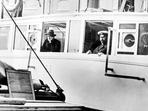 Antarctic Explorer Ernest Shackleton History - Item # VAREVCHBDERSHCL001