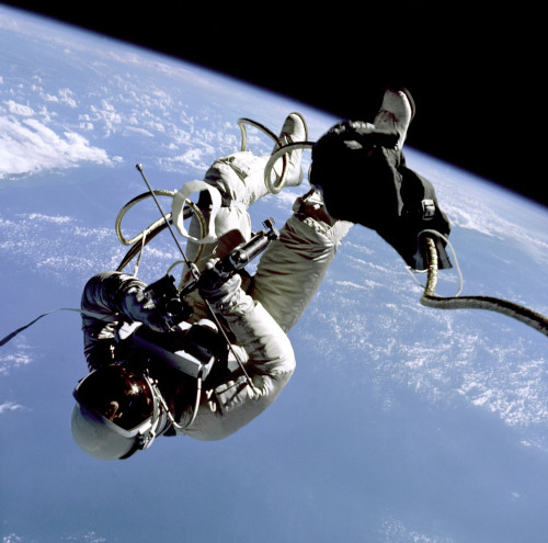 First Us Space Walk Performed By Astronaut Edward White. June 3 History - Item # VAREVCHISL034EC035