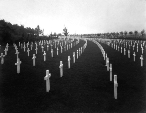 American World War I Cemetery In France In 1928. Aisne-Marne American Cemetery Is At The Foot Of The Hill Where The Battle Of Belleau Wood Was Fought. There Are 2 History - Item # VAREVCHISL034EC583
