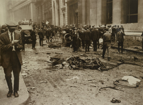 Crowd Gathered Behind A Dead Horse After The Wall Street Bombing History - Item # VAREVCHISL041EC244