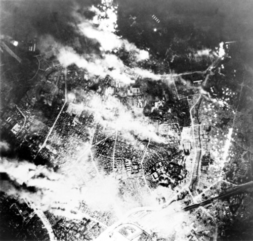 Tokyo Burns Under B-29 Firebomb Assault. In This Raid History - Item # VAREVCHISL037EC395