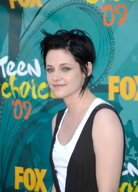 Kristen Stewart At Arrivals For Teen Choice Awards, Gibson Amphitheatre At Universal Citywalk, Los Angeles, Ca August 9, 2009. Photo By Michael GermanaEverett Collection Celebrity - Item # VAREVC0909AGCGM078