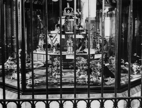 The British Crown Jewels History - Item # VAREVCHBDCRJEEC001