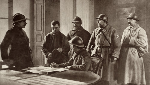 French Officers Interrogating A German Prisoner During World War 1. Probably 1914. He Was Captured At Moronvilliers History - Item # VAREVCHISL034EC986