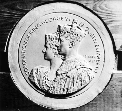 A Medal Being Struck At The Royal Mont To Commemmorate The Coronation Of King George Vi History - Item # VAREVCHBDCOROEC006