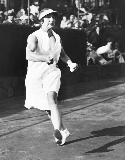 Helen Wills Moody Playing Against Manual Alonzo At The Westside Tennis Club At Forest Hills. May 18 History - Item # VAREVCCSUB002CS539