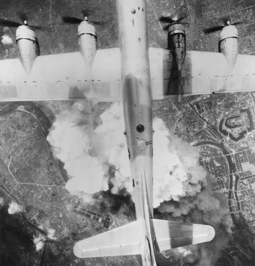 B-29 Superfortress Over Osaka History - Item # VAREVCHISL037EC386