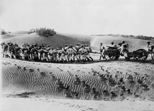 World War 1 In The Middle East. British Naval Landing Party Pulling Field Gun And Caisson Across The Mesopotamian Desert. In The Early Months Of The War British Troops Captured Basra History - Item # VAREVCHISL044EC083