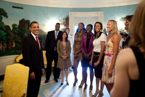 President Barack Obama Meets With The Women'S National Basketball Association Champions The Detroit Shock In The Diplomatic Reception Room Of The White House On July 27 2009. History - Item # VAREVCHISL025EC255