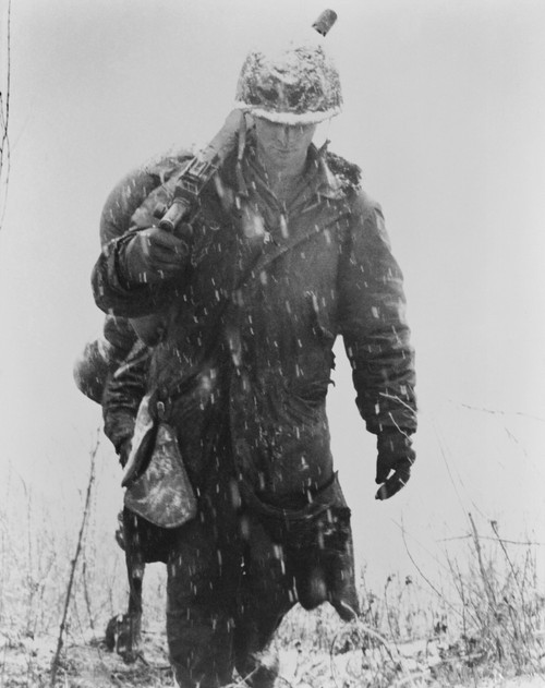 U.S. Marine Among Those Supporting The Embattled First Marine Division And Seventh Infantry Division At Yudam-Ni History - Item # VAREVCHISL038EC321