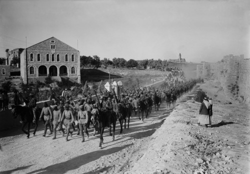 World War 1 In The Middle East. Australian Cavalry Guard German Officers Heading A Line Of 600 Prisoners Captured In The Battle Of Jericho History - Item # VAREVCHISL044EC080