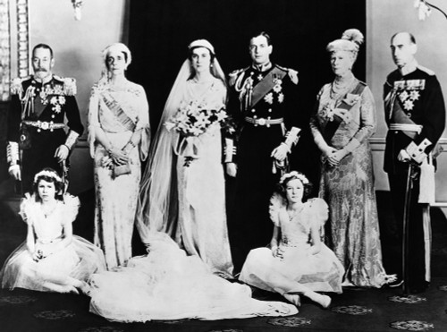 British Royal Family. Seated History - Item # VAREVCPBDQUELEC074