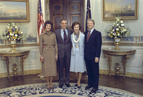 Vice President And Joan Mondale Pose For A Portrait In The Oval Office With President And Roselyn Carter. Ca. 1977-1980. History - Item # VAREVCHISL029EC088