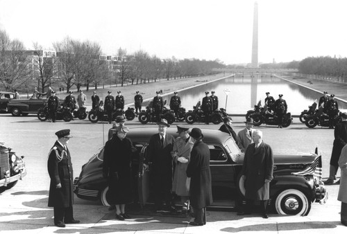 Franklin And Eleanor Roosevelt At Ceremonies At The Lincoln Memorial. Feb. 12 History - Item # VAREVCHISL035EC174
