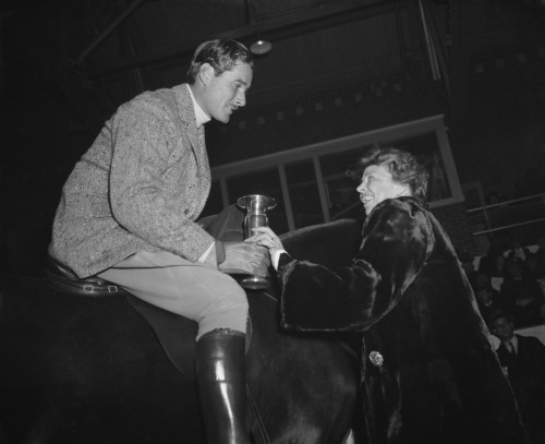 Eleanor Roosevelt Presents A Trophy To Actor Errol Flynn History - Item # VAREVCHISL035EC578