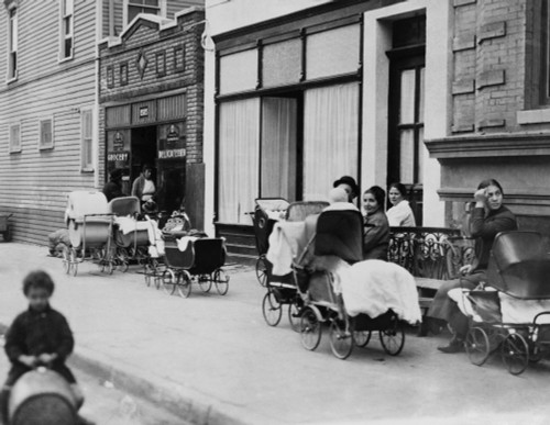 Women With Children Outside The Sanger Birth Control Clinic History - Item # VAREVCHISL040EC964