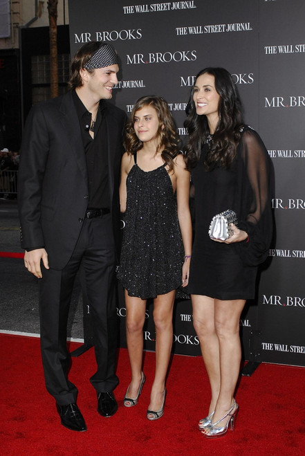 Tallulah Belle Willis, Ashton Kutcher, Demi Moore At Arrivals For Mr. Brooks Premiere By Mgm, Grauman'S Chinese Theatre, New York, Ny, May 22, 2007. Photo By Michael GermanaEverett Collection Celebrity - Item # VAREVC0722MYFGM008