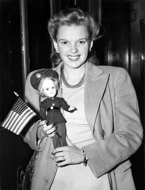 Judy Garland Arrives In Penn Station History - Item # VAREVCPBDJUGAEC072