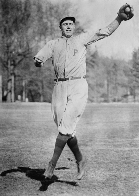 Pittsburgh Pirate Third Baseman Harold 'Pie' Traynor Making A Jumping Catch Of A Baseball In 1920. He Played His Entire Major League Career From 1920-37 With The Pirates. History - Item # VAREVCHISL041EC135