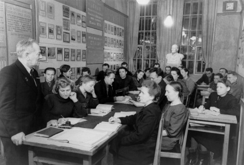 Communist Party Evening Class At A Moscow Factory. The Meeting Room Has A Bust Of Lenin. - History - Item # VAREVCHISL038EC814