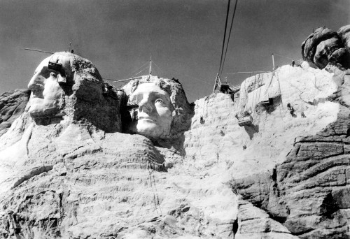Mount Rushmore-The Mountain Under Construction With Jefferson Almost Completed History - Item # VAREVCHBDMTRUCS002