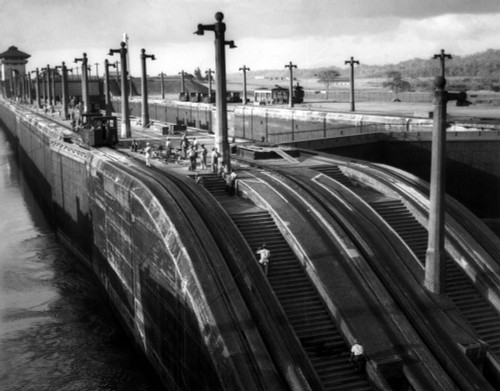 The Panama Canal History - Item # VAREVCHBDPACAEC005