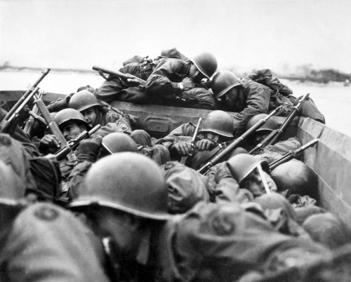 U.S. Soldiers Crossing The Rhine Under Enemy Fire At Sankt Goar History - Item # VAREVCHISL037EC752
