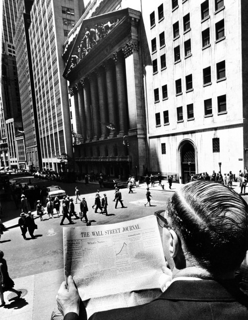 Wall Street Journal Reader Across The Street From The New York Stock Exchange Building. The Previous Day The Market Lost 20 Billion History - Item # VAREVCCSUA000CS922