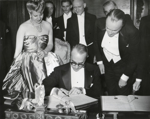 The French-Argentine Treaty Of Commerce Is Signed In Paris History - Item # VAREVCHISL038EC605