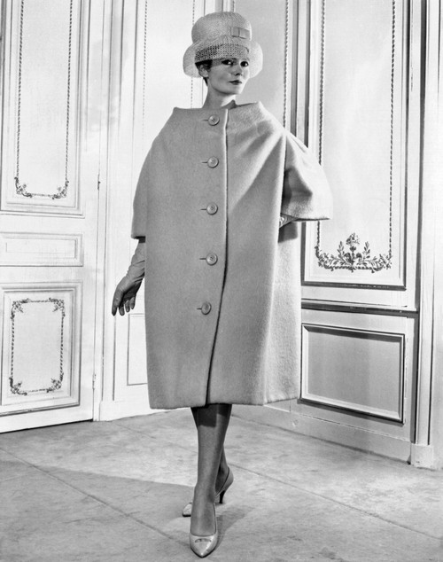 Pierre Cardin Women'S Voluminous Coat. It Has Simple Lines History - Item # VAREVCCSUA001CS073