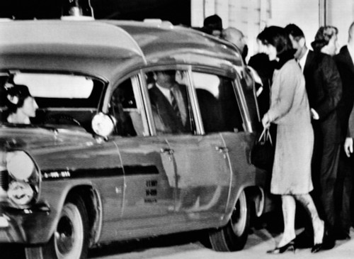 President John Kennedy'S Body Arrives In Washington. Jacqueline Kennedy History - Item # VAREVCCSUA001CS180 President John Kennedy'S Body Arrives In Washington. Jacqueline Kennedy History - Item # VAREVCCSUA001CS180