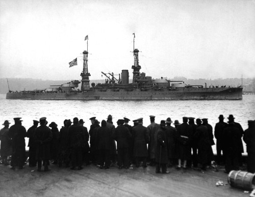 The Uss Arizona Passing 96Th St. Pier In Great Naval Review At New York City. Ca. 1918. History - Item # VAREVCHISL034EC630