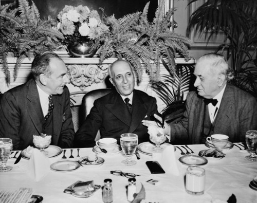 Prime Minister Jawaharlal Nehru At A Capitol Luncheon History - Item # VAREVCHISL038EC651