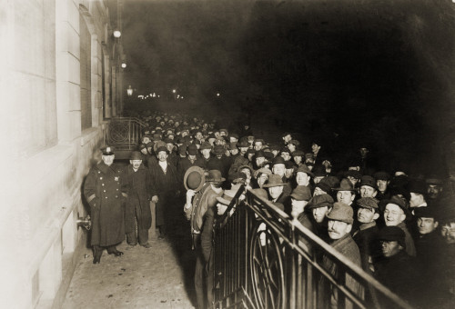 Crowd Of Men Outside The Municipal Lodging House History - Item # VAREVCHISL008EC059