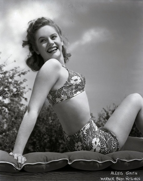 Alexis Smith - Outside Photo Print (8 x 10) - Item # DAP1105