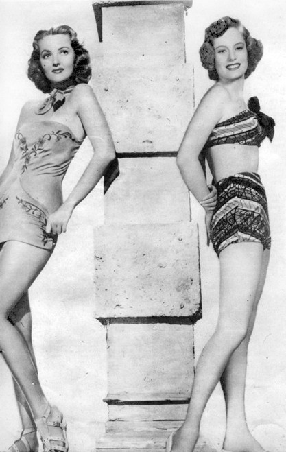 Alexis Smith - Pillar Photo Print (8 x 10) - Item # DAP1108 Alexis Smith - Pillar Photo Print (8 x 10) - Item # DAP1108