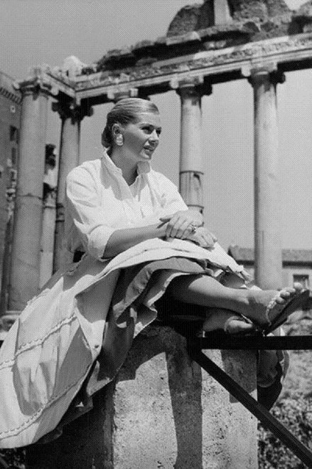 Anita Ekberg - Columns Photo Print (8 x 10) - Item # DAP1402