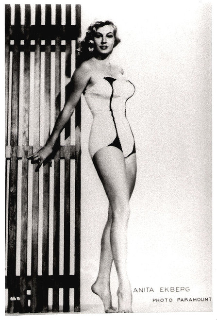 Anita Ekberg - Photo Paramount Photo Print (8 x 10) - Item # DAP1438