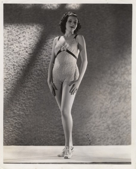Ann Miller - Posed Photo Print (8 x 10) - Item # DAP1622