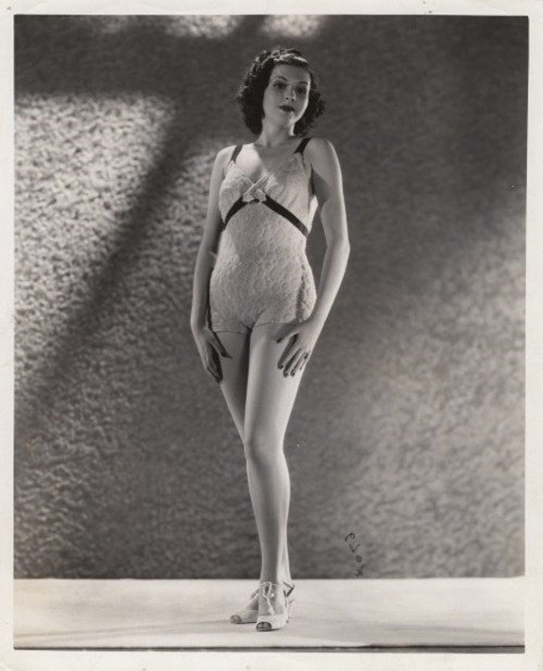 Ann Miller - Posed Photo Print (8 x 10) - Item # DAP1622