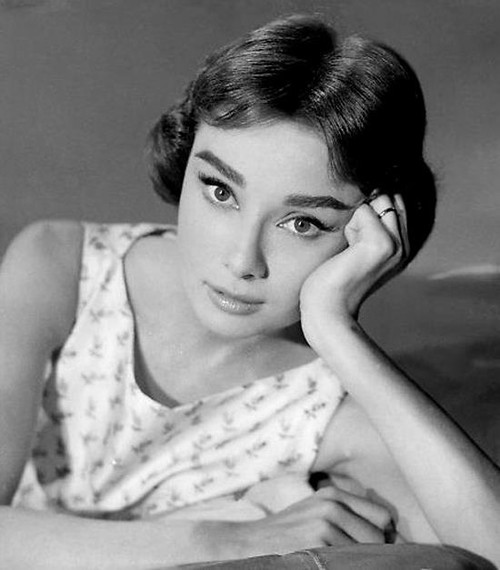 Audrey Hepburn - Pose Photo Print (8 x 10) - Item # DAP11622 - Posterazzi
