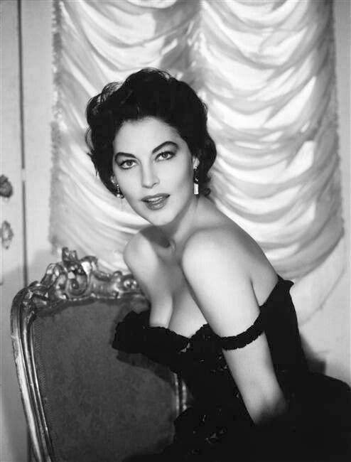 Ava Gardner - Leaning in Chair Photo Print (8 x 10) - Item # DAP12022