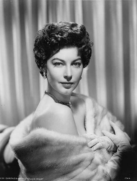 Ava Gardner - Shoulder Wrap Photo Print (8 x 10) - Item # DAP11786