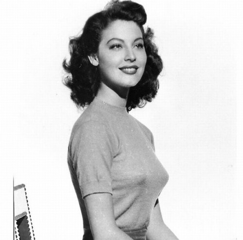 Ava Gardner - Sitting Up Photo Print (8 x 10) - Item # DAP11950