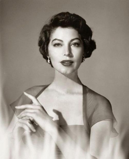 Ava Gardner - Star Earrings Photo Print (8 x 10) - Item # DAP11747