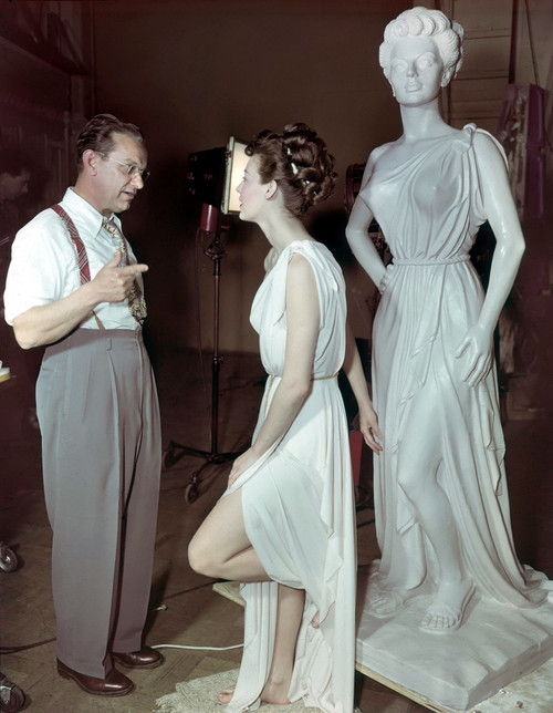 Ava Gardner - Statue 2 Photo Print (8 x 10) - Item # DAP12049