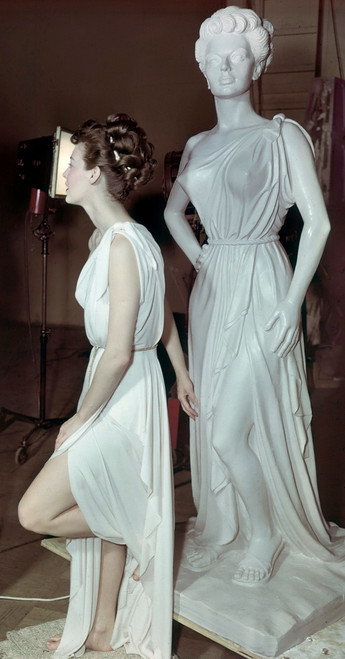 Ava Gardner - Statue 2 Cropped Photo Print (8 x 10) - Item # DAP12070