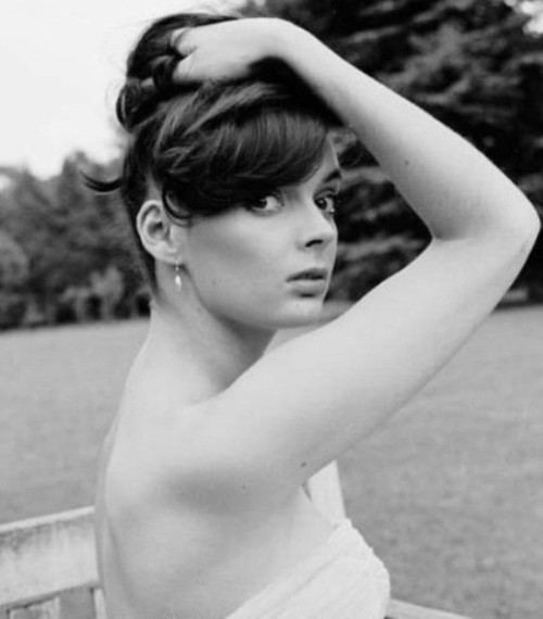 Barbara Steele - Hand in Hair Photo Print (8 x 10) - Item # DAP12625