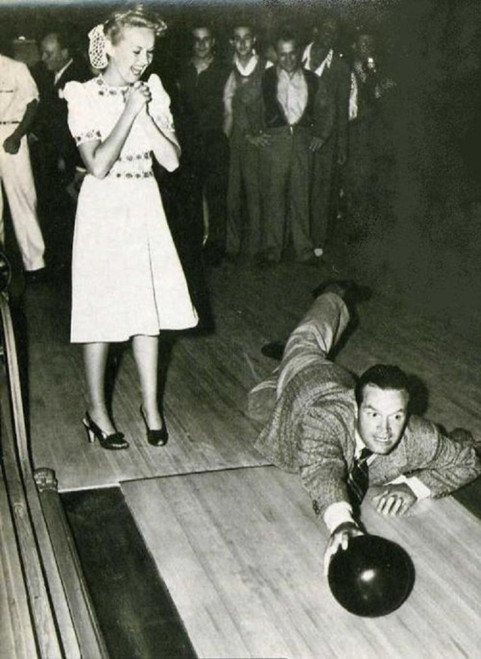 Betty Grable - Bowling Photo Print (8 x 10) - Item # DAP12894