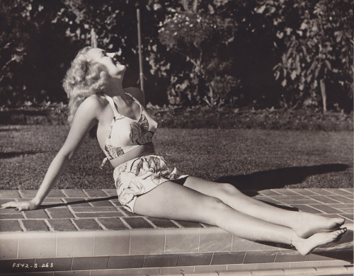 Betty Grable - Poolside Photo Print (10 x 8) - Item # DAP12862